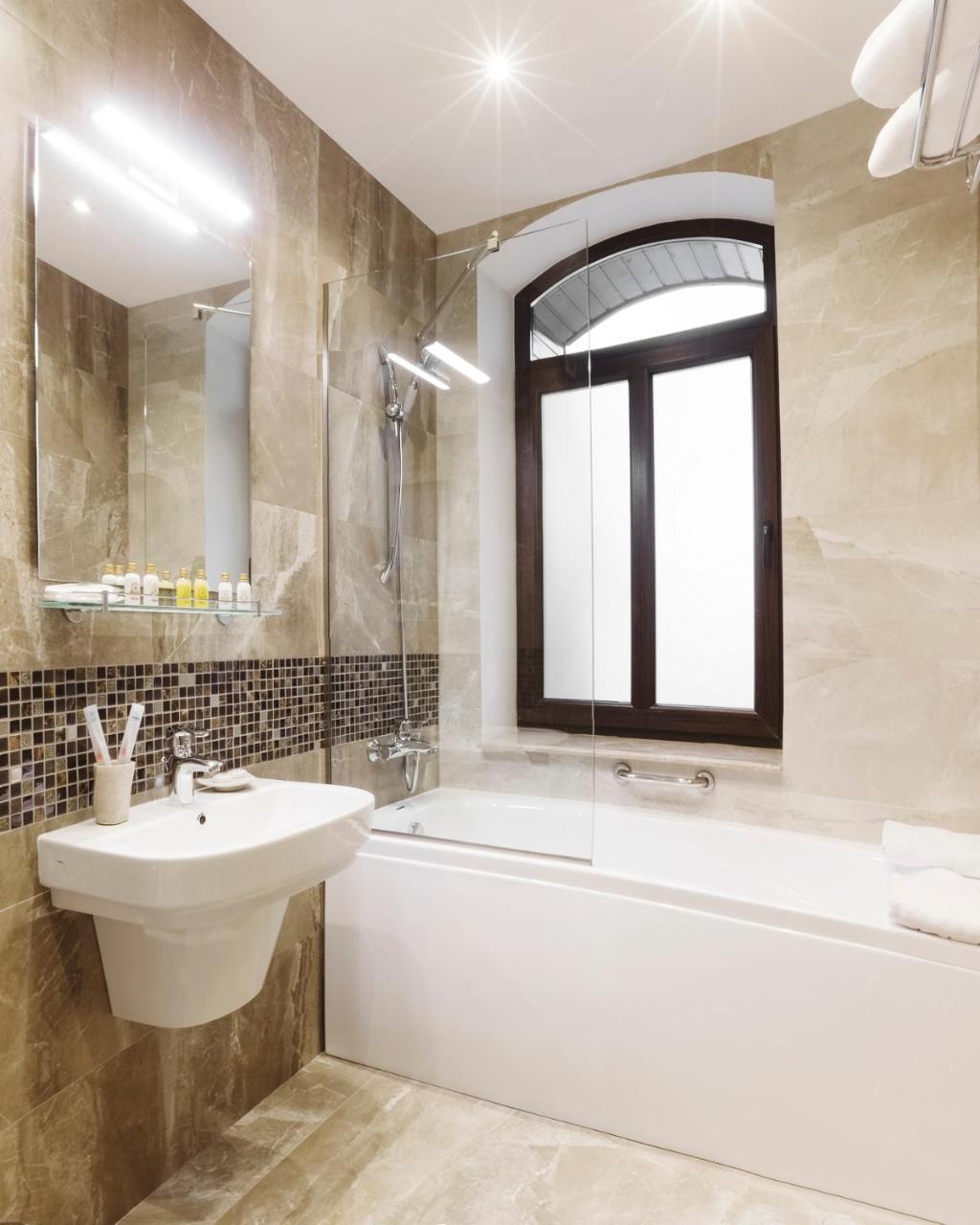 Roxen Hotel&Spa تشيسيناو المظهر الخارجي الصورة